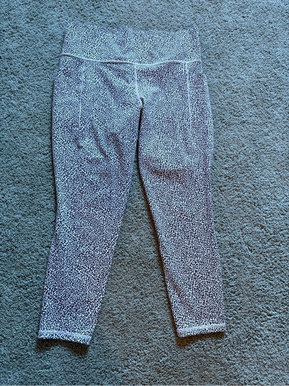 Athleta Salutation Stash II Textured Tight Black White Cheetah Print Size L